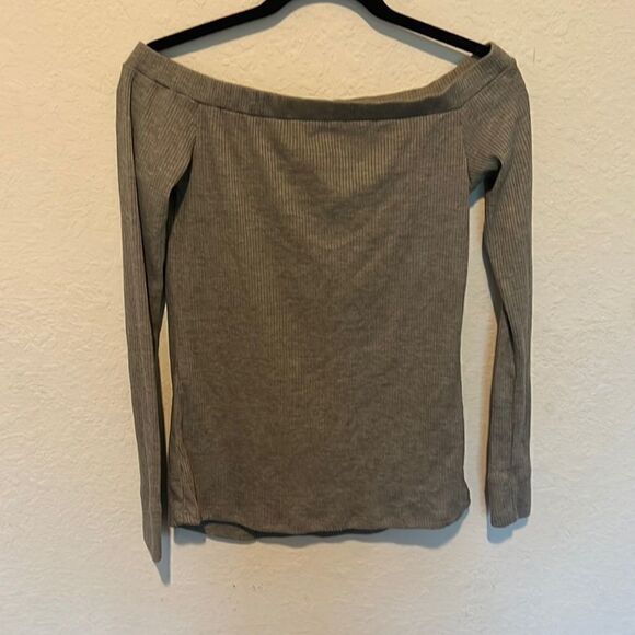 Like NEW John Eshaya Gray Ribbed Off Shoulder Long Sleeve Size P/S - Picture 1 of 4
